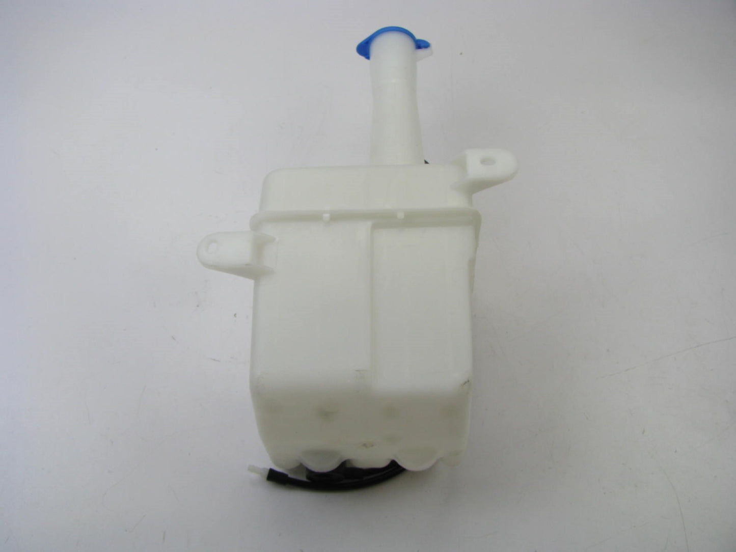 0K2C167480 Windshield Washer Reservoir For 1999-00 Kia Sephia 2000-04 Spectra