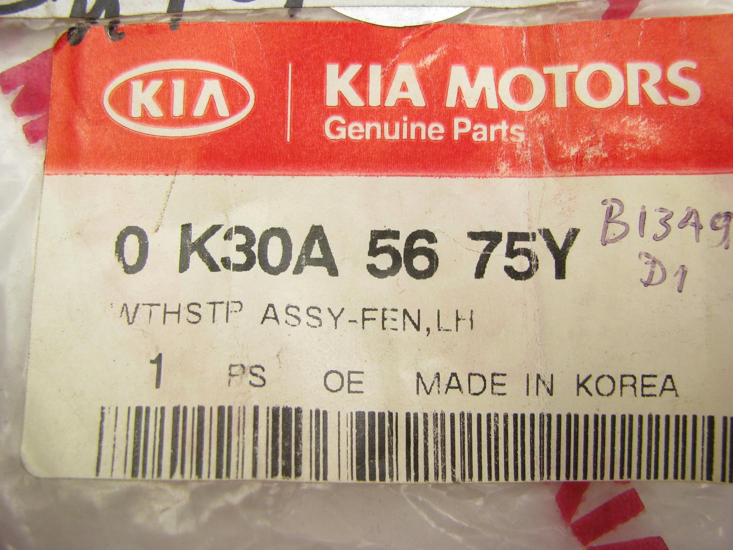 New Genuine Left Side Hood Fender Weatherstrip Seal For 01-02 Kia Rio 0K30A5675Y