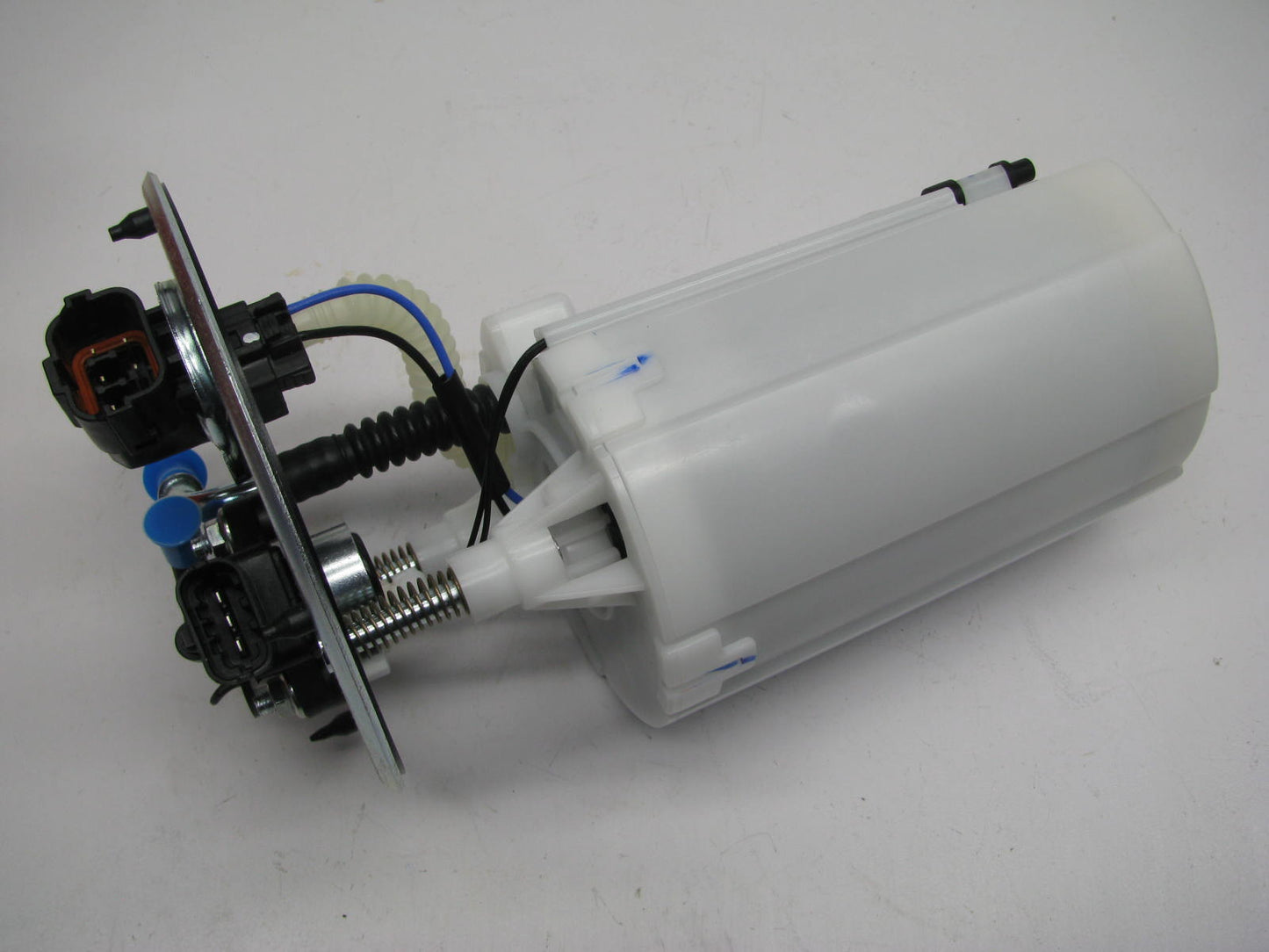 NEW - OEM 0K52Y1335Z Fuel Pump Module For 2002-2005 Kia Sedona