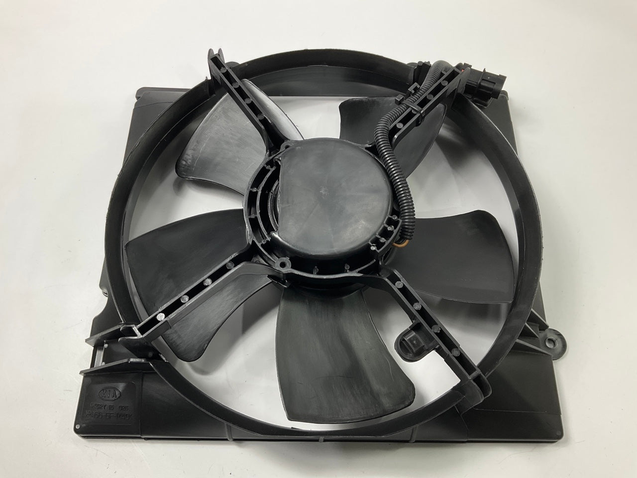 NEW GENUINE Radiator Cooling Fan OEM For 2002-2005 Kia Sedona 0K52Y15025B