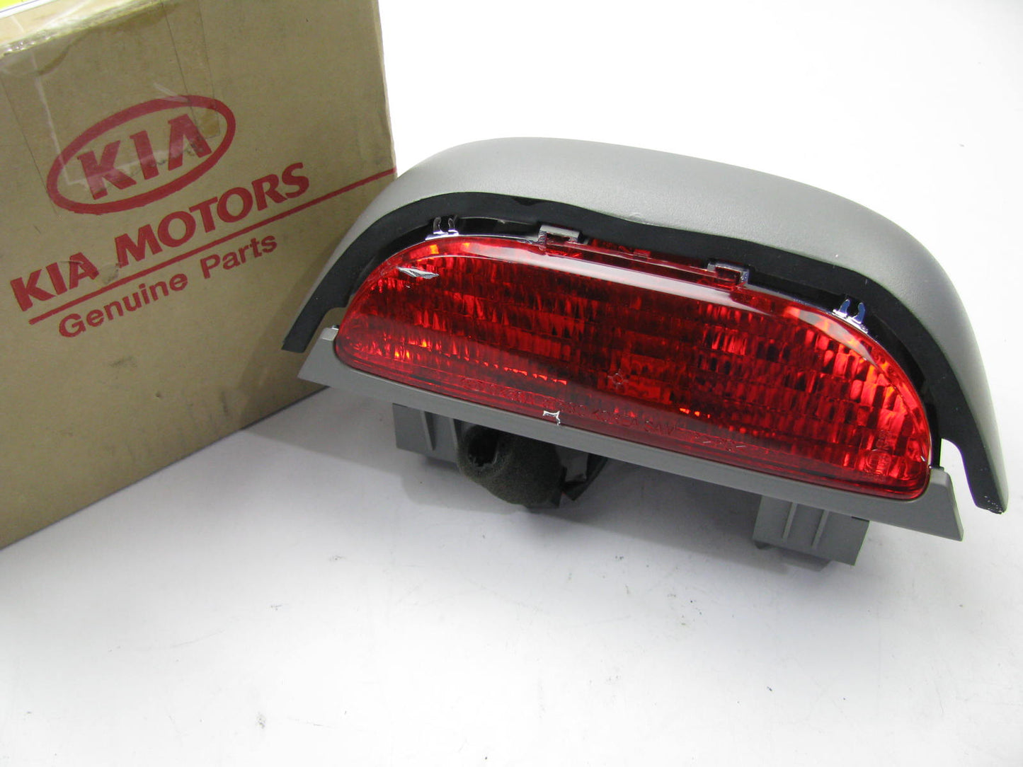 NEW 0K52Y51580BCY REAR 3rd Center High Mount Stop Light OEM For 04-05 Kia Sedona