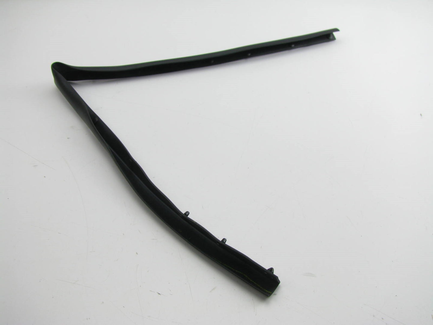 New Genuine Hood Weatherstrip Shroud Seal OEM For 2002-05 Kia Sedona 0K52Y56750