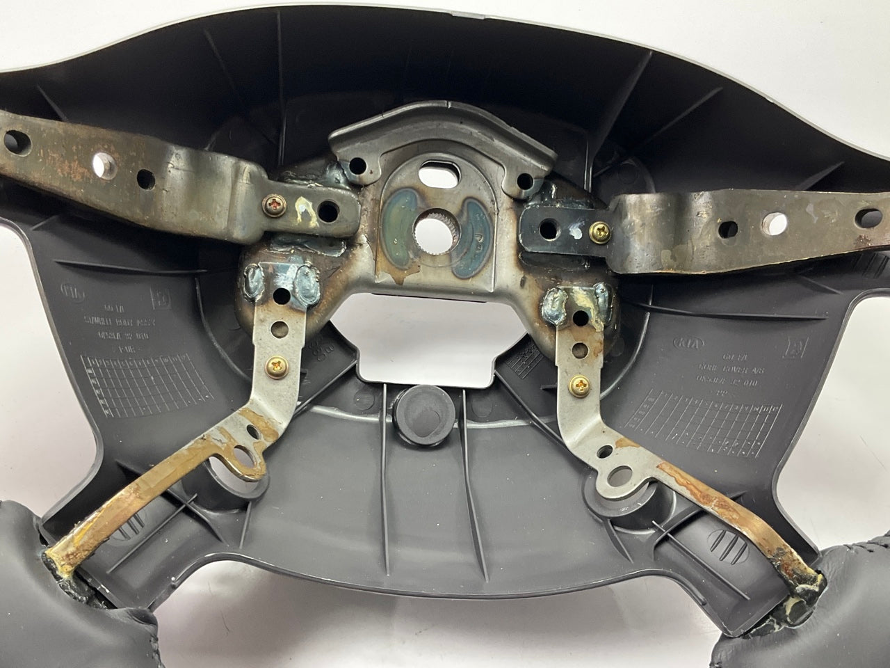 NEW GENUINE Steering Wheel OEM For 2002-2005 Kia Sedona 0K53N3298050