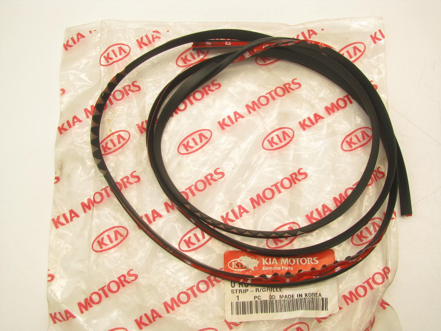 New Genuine FRONT Grille Rubber Seal Strip OEM For 04-05 Kia Sedona 0K54G50715