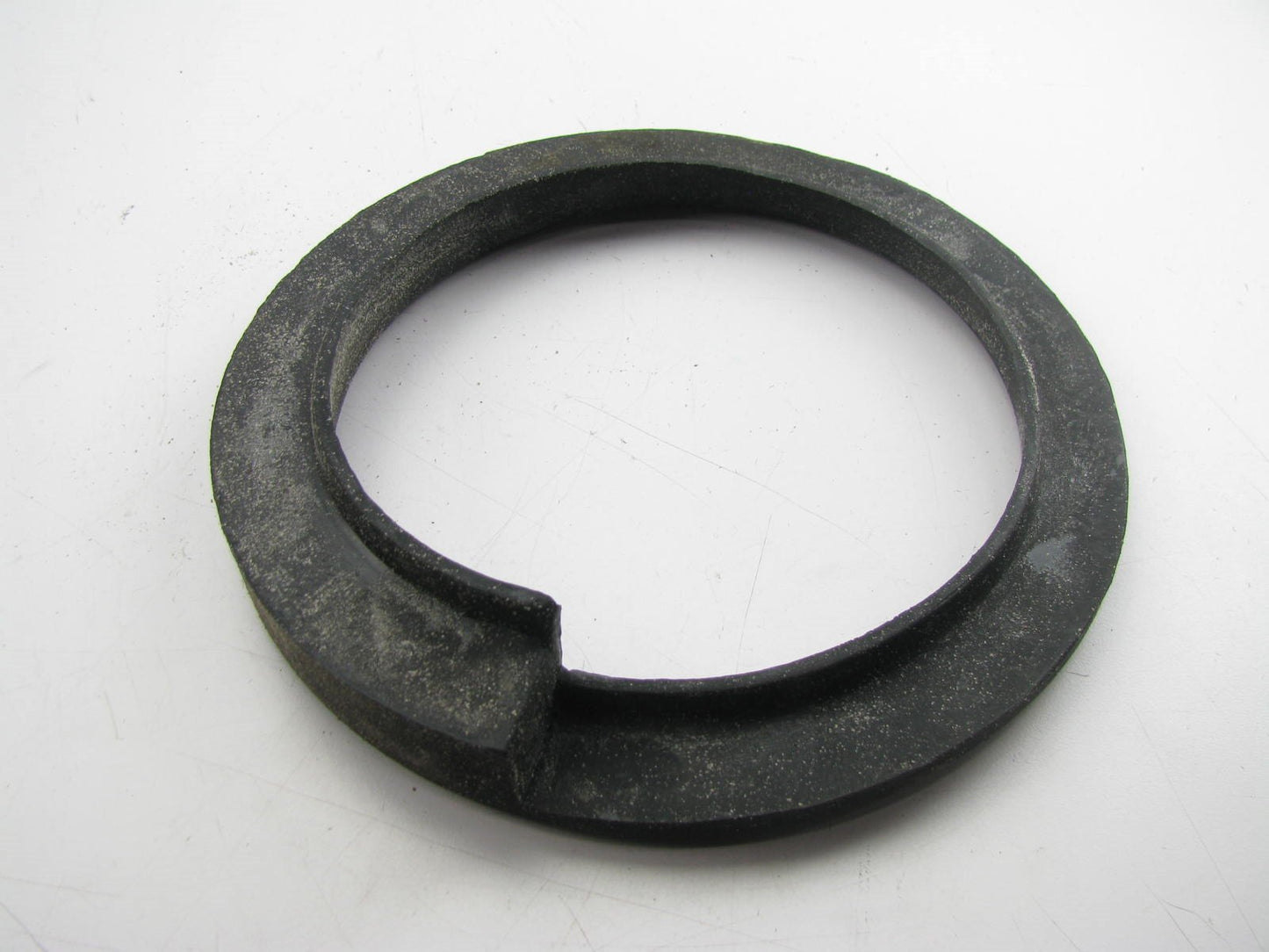 New FRONT Suspension Coil Spring UPPER Insulator Pad OEM For 2001-05 Kia Sedona