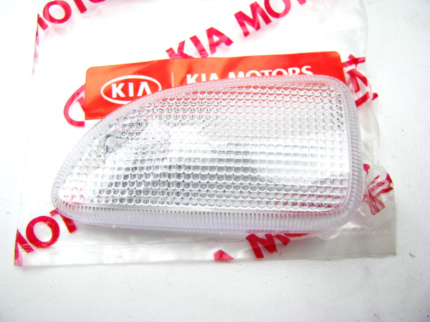 New Genuine OEM Right Interior Roof Lamp Light Lens For 02-05 Sedona 0K55251311