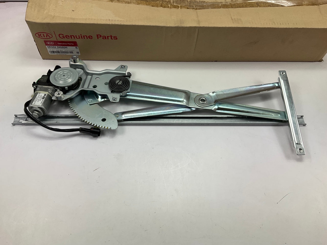 NEW Front Left Power Window Regulator & Motor For 2002-05 Kia Sedona 0K55259560H