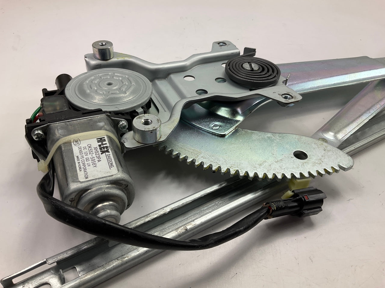 NEW Front Left Power Window Regulator & Motor For 2002-05 Kia Sedona 0K55259560H