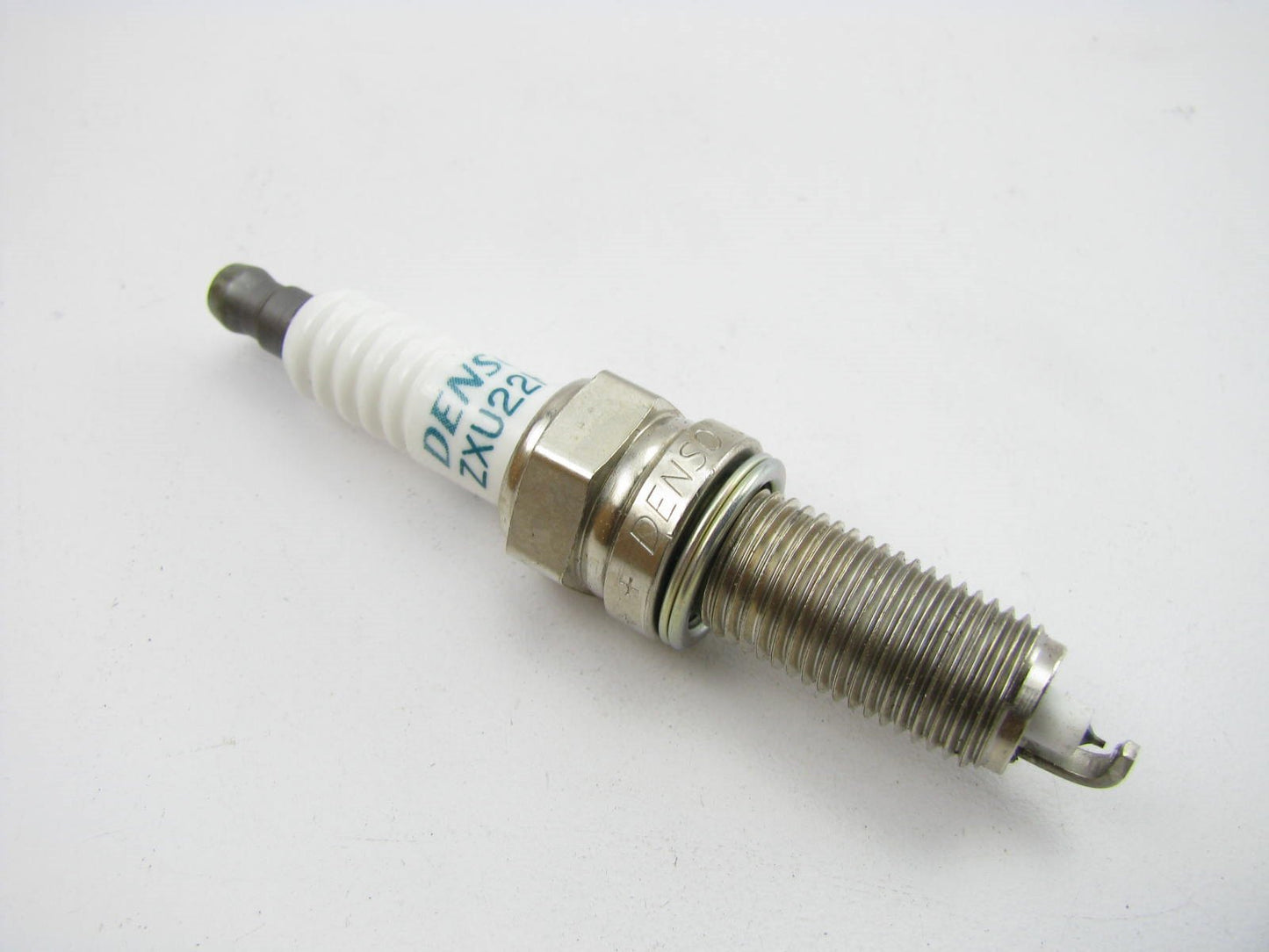 (1) NEW - OEM GENUINE Spark Plug DENSO ZXU22 For Kia 1884708220