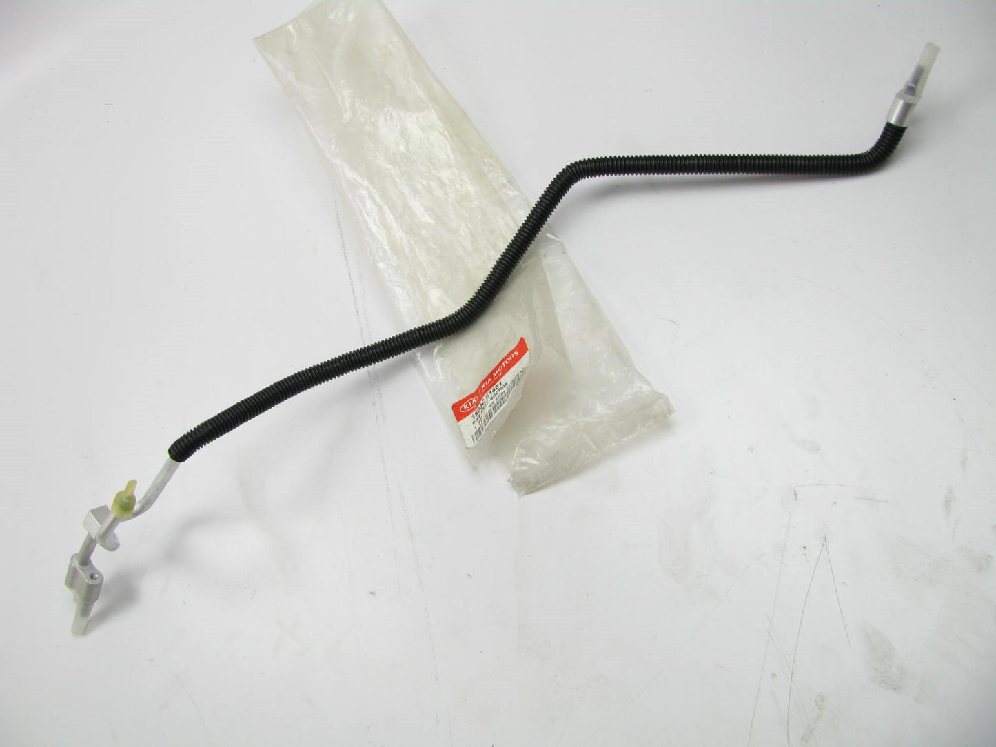 NEW A/C Refrigerant Suction Pipe Hose Tube OEM For 2002-05 Kia Sedona 1K53C61461