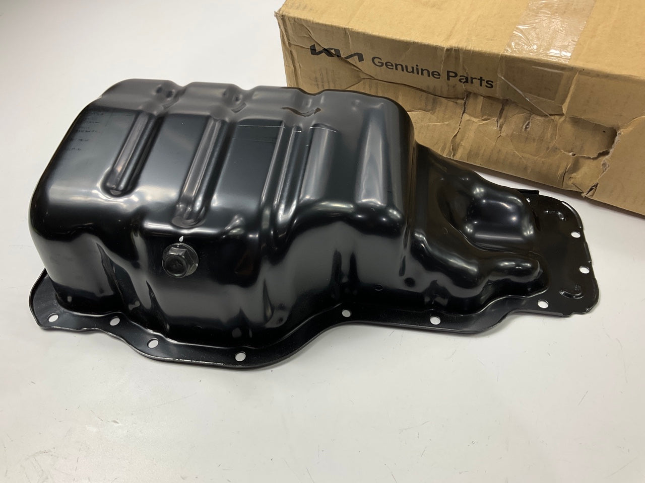 NEW GENUINE Engine Oil Pan OEM For Kia 215102E023