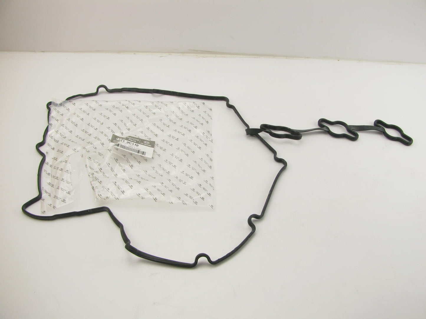 NEW - OEM 224413C110 Right Valve Cover Gasket For 2006-2012 Kia 3.3L 3.8L V6