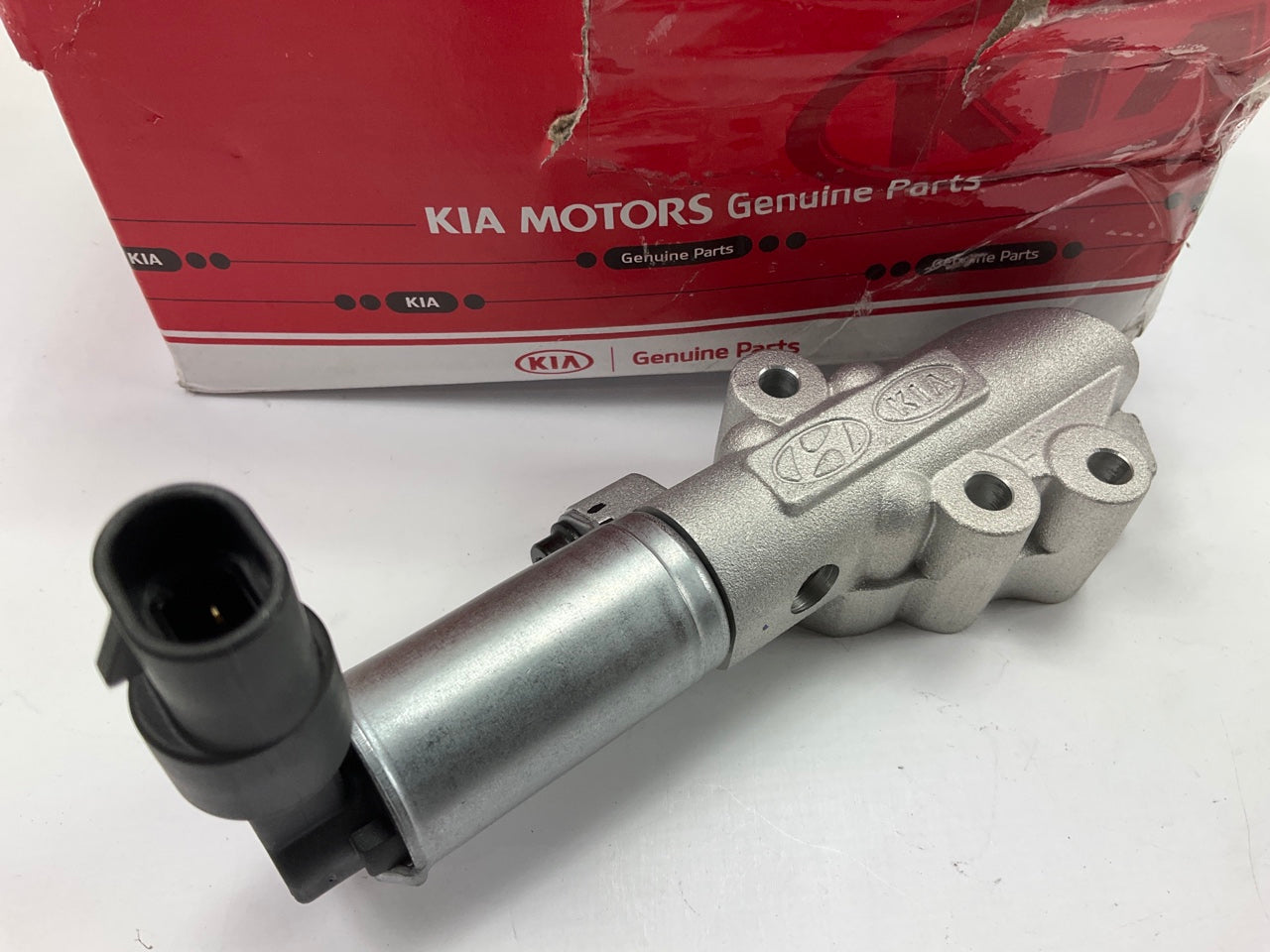 Engine Variable Valve Timing (VVT) Solenoid EXHAUST, LEFT OEM For Kia 243603CAA1