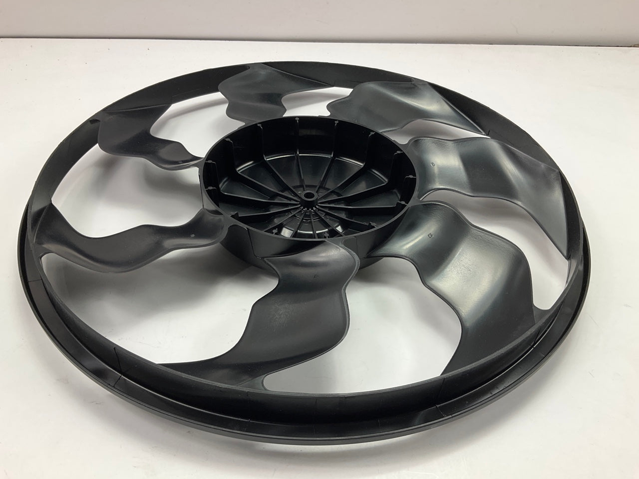 NEW GENUINE Engine Cooling Fan Blade OEM For 2014-2018 Kia Forte 252311P390