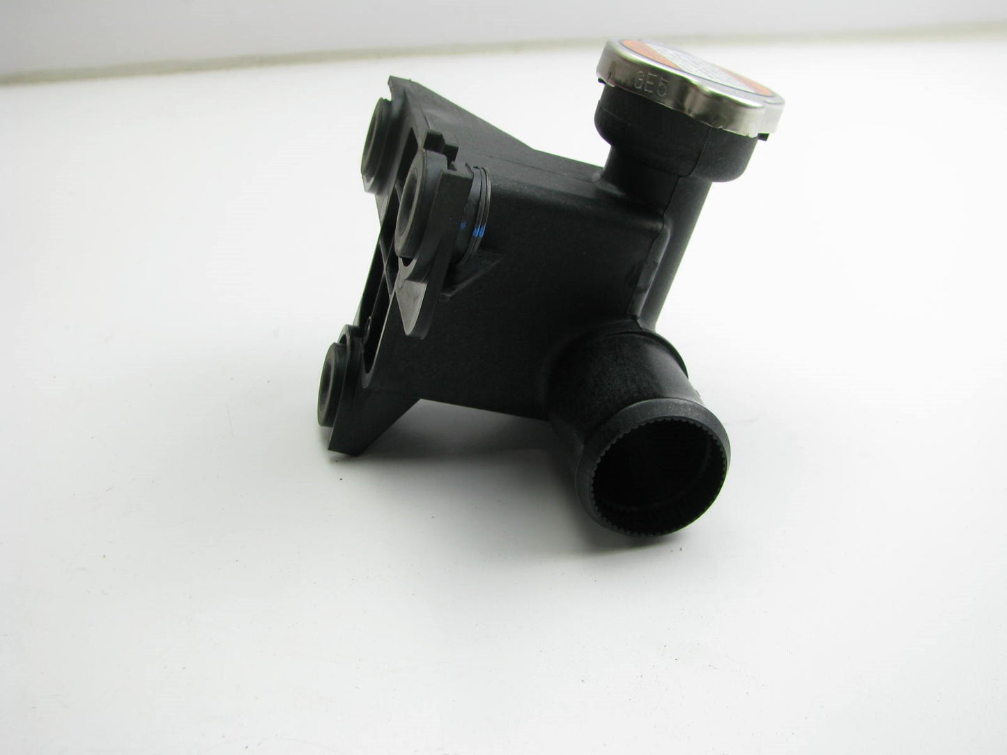 NEW GENUINE Engine Coolant Radiator Filler Neck W/ Cap OEM For 10-11 Kia Soul