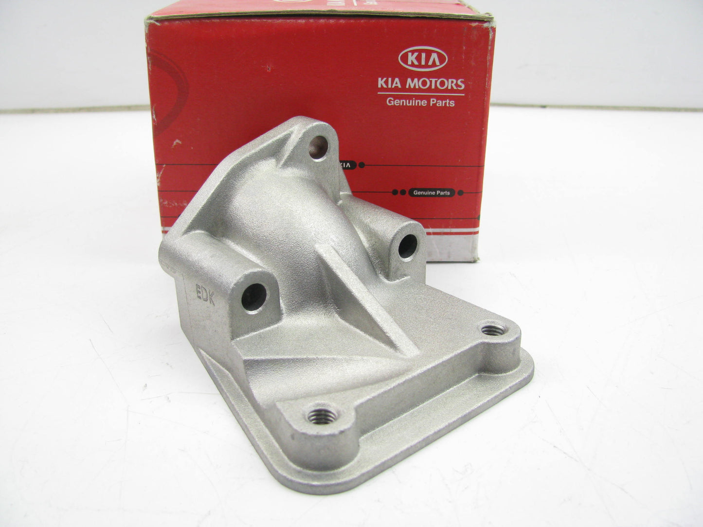 NEW Water Pump Rear Cover Fitting OEM For 2003-2006 Kia Sorento 2563239800