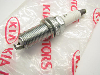 NEW GENUINE OEM SINGLE Spark Plug For 2009-12 Kia Borrego 274103F100