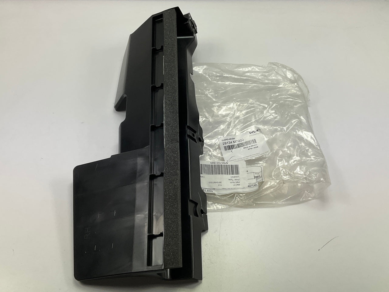 NEW Right Radiator Support Air Deflector OEM  For 2019-2024 Kia Forte 29134M7000