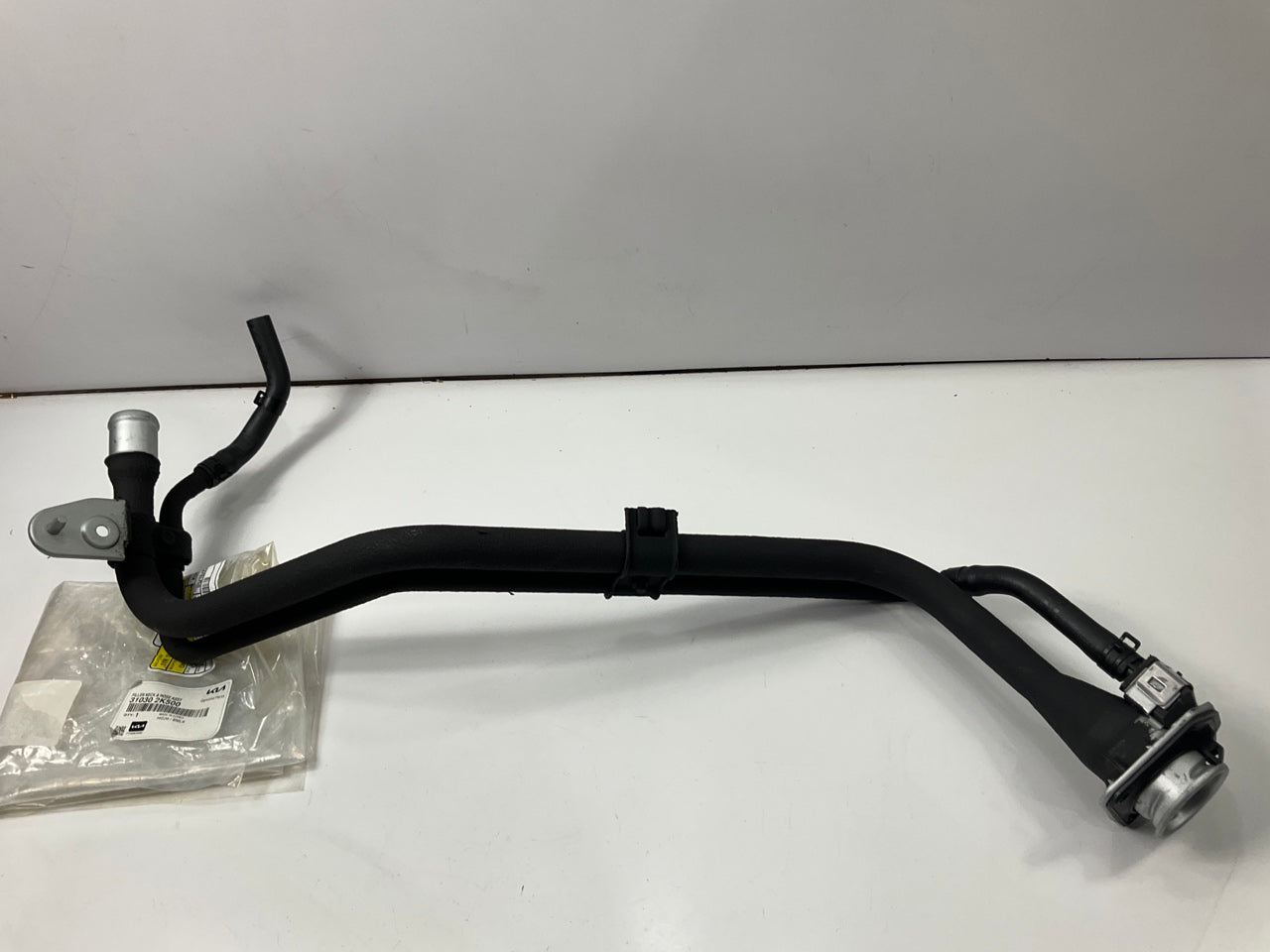 NEW - OEM 310302K500 Fuel Tank Filler Neck Hose For 2010-2013 Kia Soul