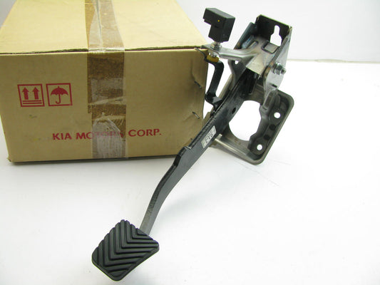 NEW - OEM GENUINE Brake Pedal For 2004-2010 Kia Sportage 328001F100