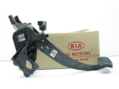 NEW GENUINE Brake Pedal OEM For 2009 Kia Borrego 328002J000