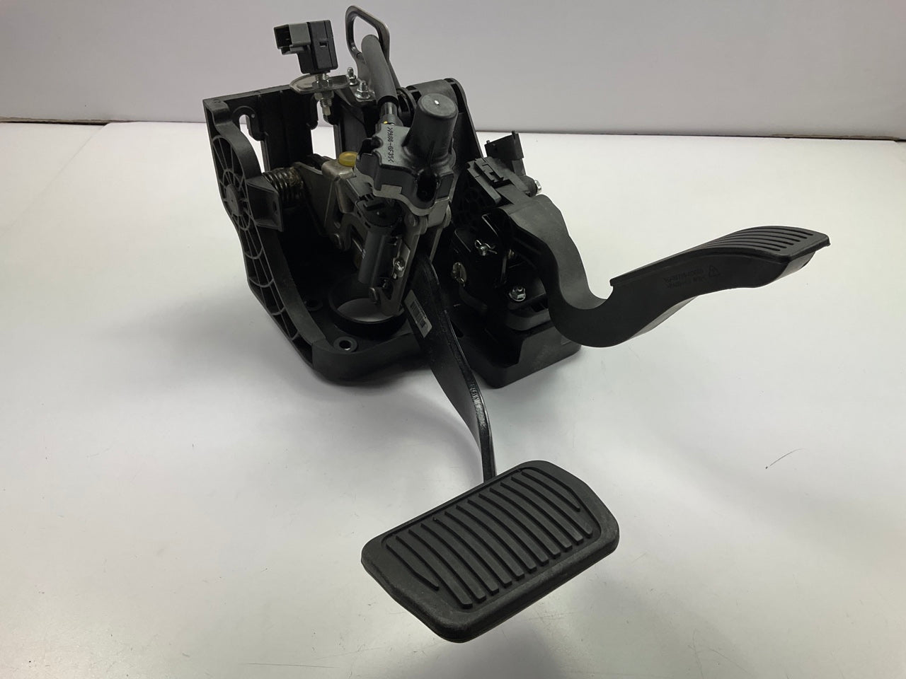 NEW Brake & Gas Pedal Assembly OEM For 2007-2014 Kia Sedona 328004D751