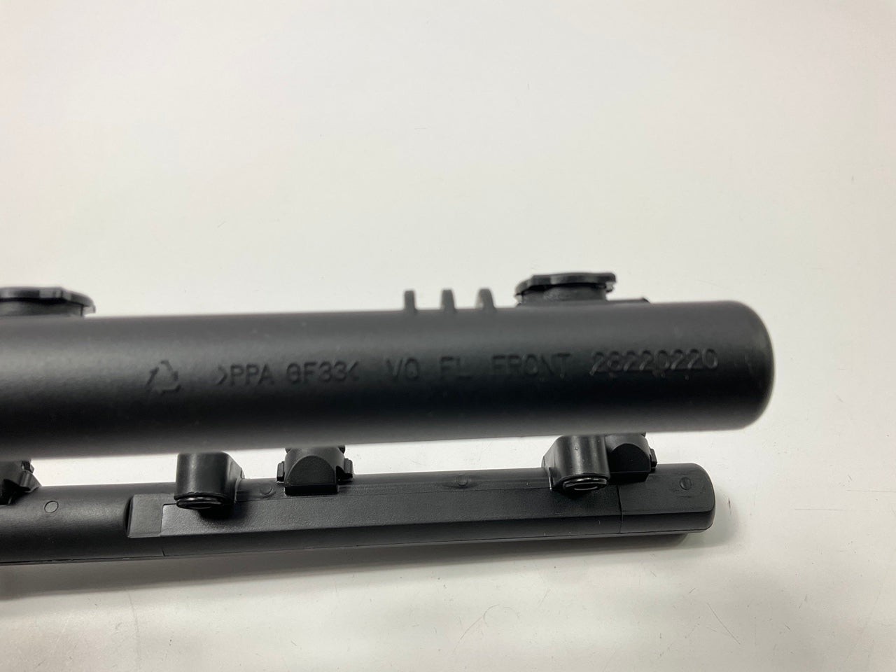 NEW GENUINE Empty Fuel Rail OEM For 2006-2014 Kia Sedona 353043CAC0