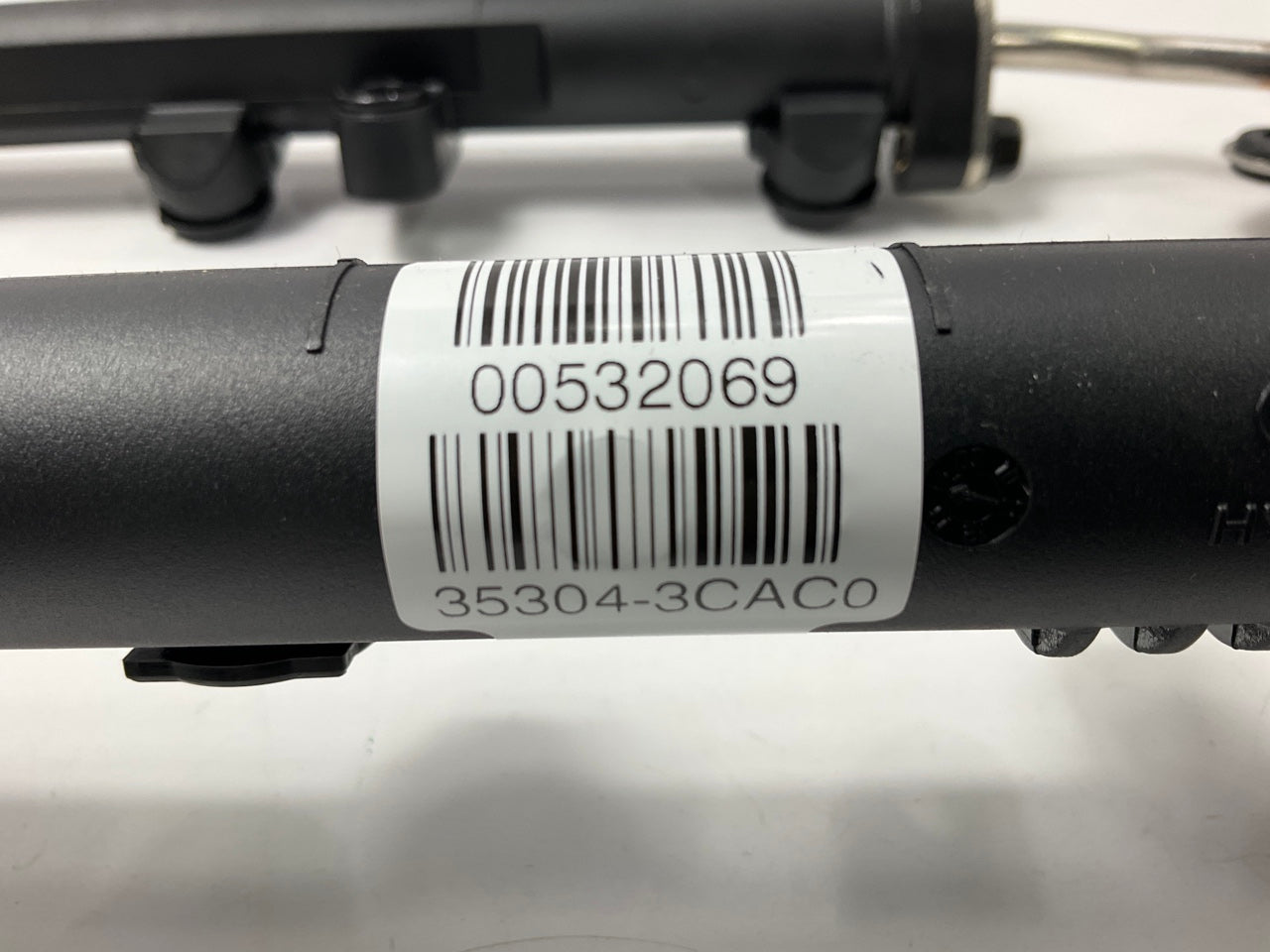 NEW GENUINE Empty Fuel Rail OEM For 2006-2014 Kia Sedona 353043CAC0
