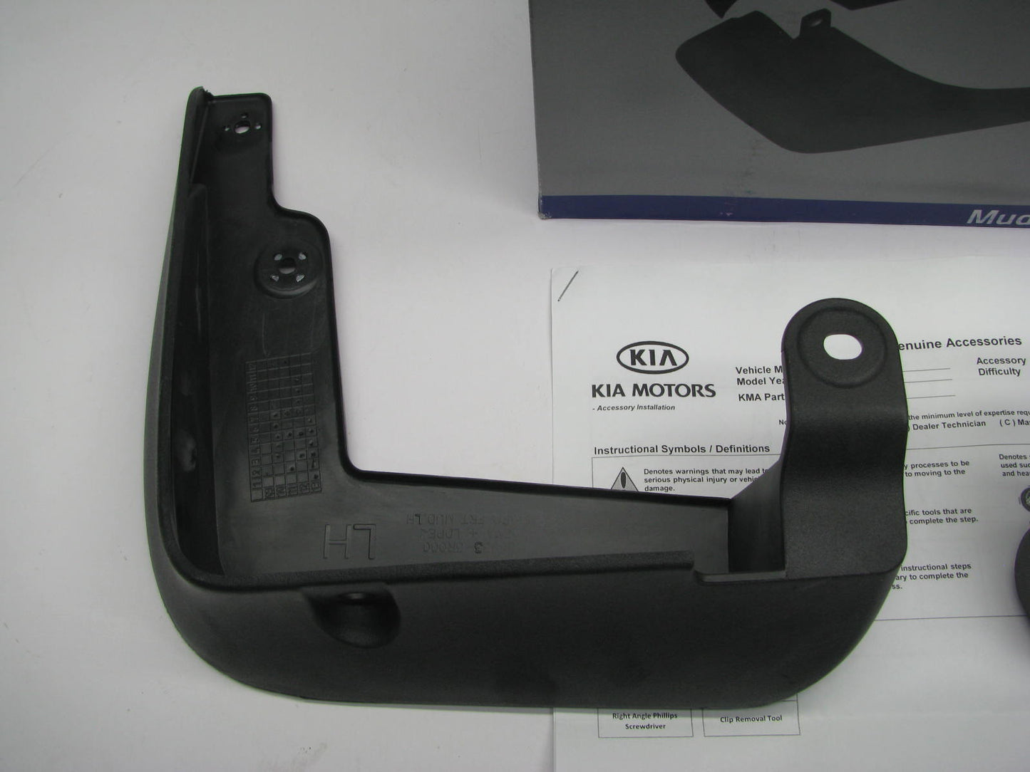 NEW Front Splash Guards / Mud Flaps Genuine OEM For 2014-2016 Kia Cadenza