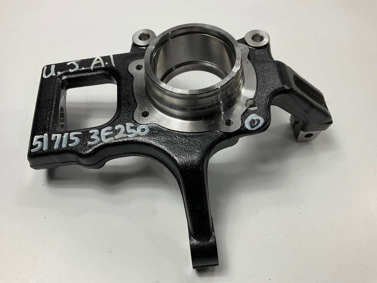 NEW Front Left Steering Knuckle OEM For 2007-09 Kia Sorento AWD ONLY 517153E250