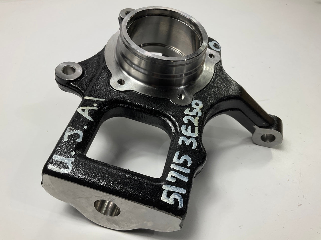 NEW Front Left Steering Knuckle OEM For 2007-09 Kia Sorento AWD ONLY 517153E250
