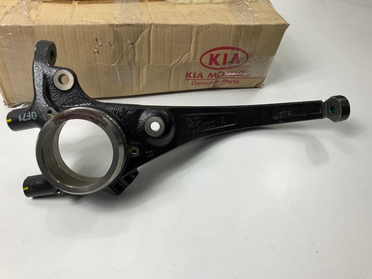 NEW Passenger Right Front Spindle Knuckle OEM For 2007-09 Kia Amanti  517163F600