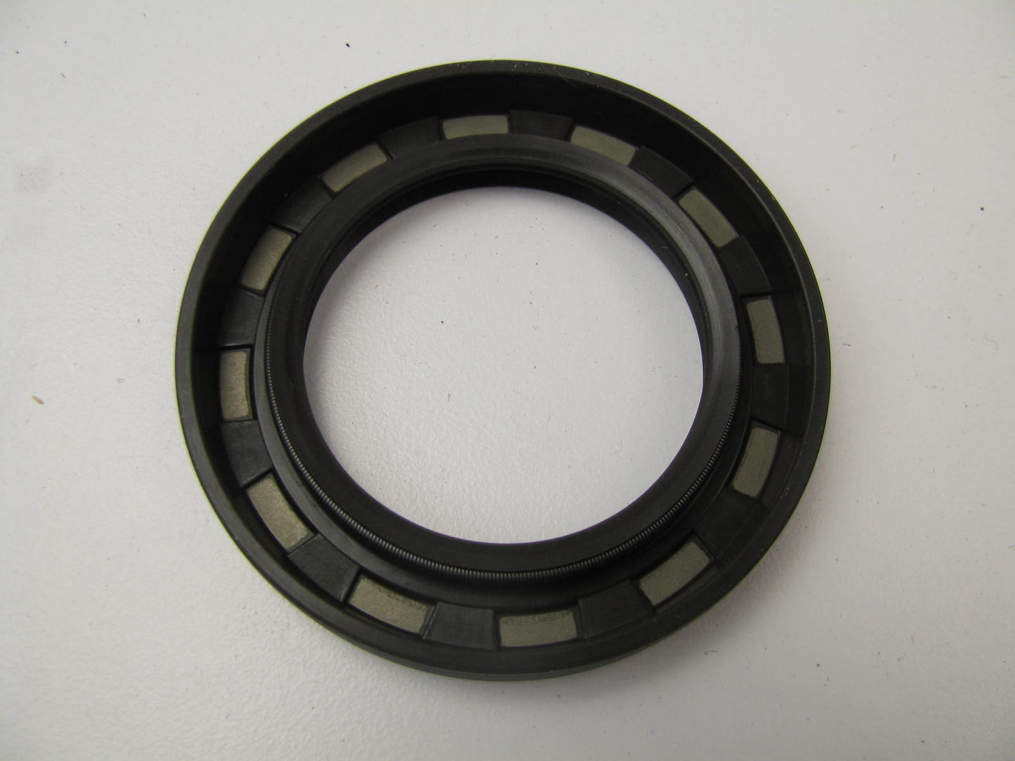 New Genuine Rear Outer Wheel Seal OEM For Kia Sorento 2003-2006