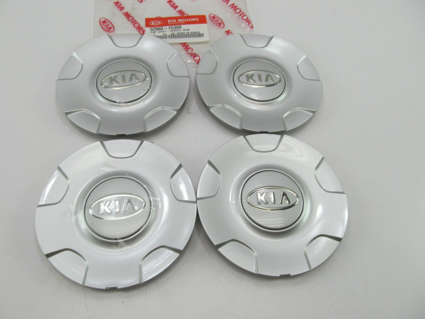 (4) NEW GENUINE Wheel Center Caps OEM  For 2006-2007 Kia Rio 529601G300