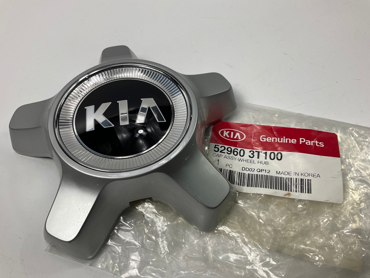 NEW GENUINE Wheel Center Cap OEM For 2015 Kia K900 529603T100