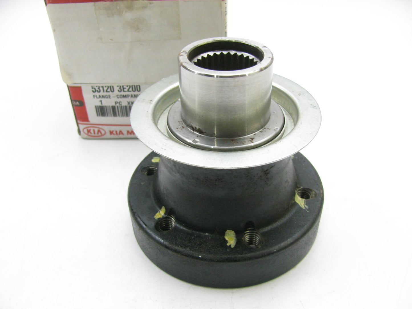 New OEM Drive Shaft Pinion Yoke Companion Flange For 03-06 Sorento 531203E200