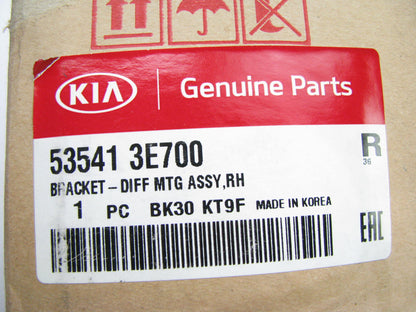Right Side Differential Mount Bracket OEM For 2007-2008 Kia Sorento 535413E700