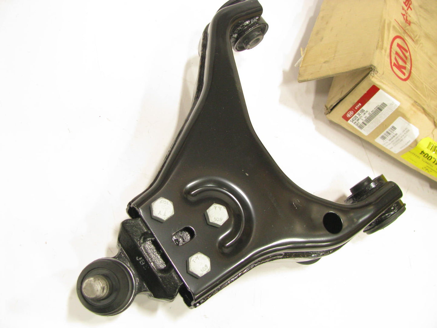 NEW GENUINE Front Lower Passenger Side Control Arm OEM For 2007-2009 Kia Sorento
