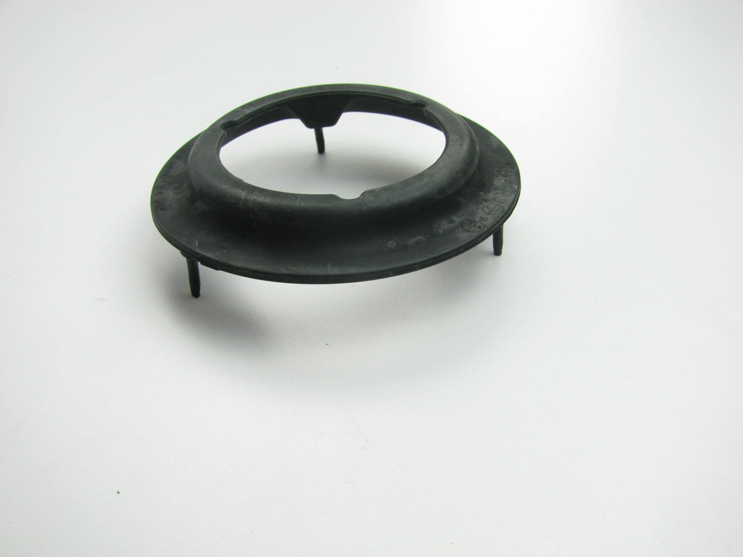 Front Coil Spring Upper Insulator Rubber Pad For 2012-2017 Kia Rio 546231W000