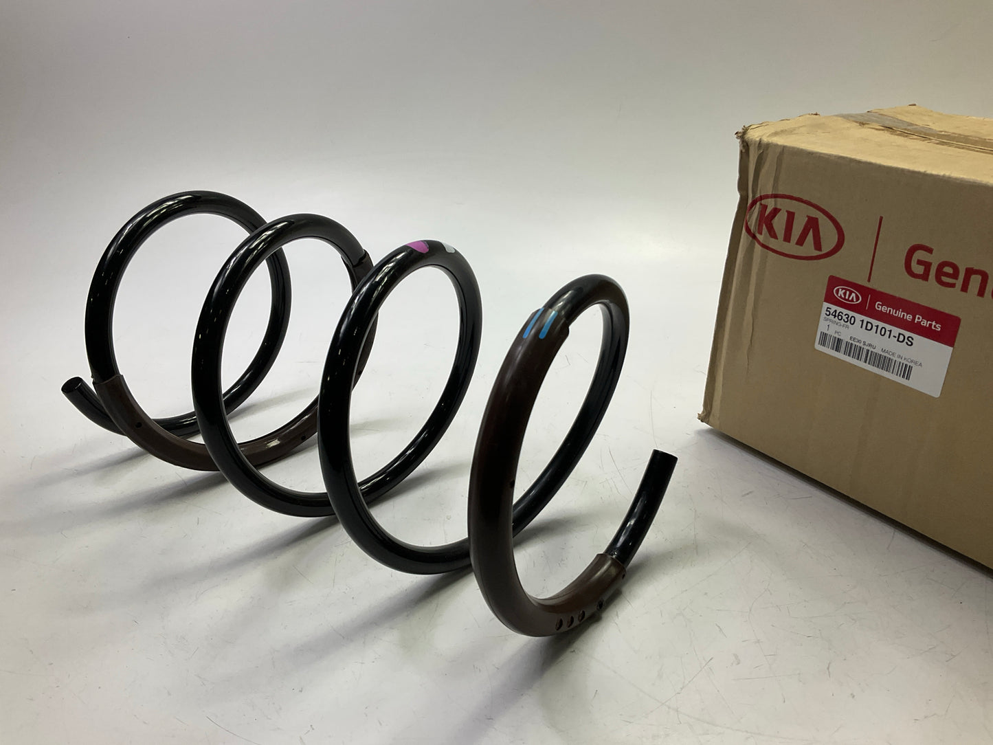 NEW GENUINE Front Suspension Coil Spring OEM For 2007-10 Kia Rondo 546301D101-DS