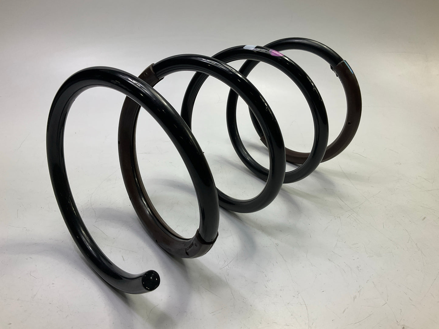 NEW GENUINE Front Suspension Coil Spring OEM For 2007-10 Kia Rondo 546301D101-DS