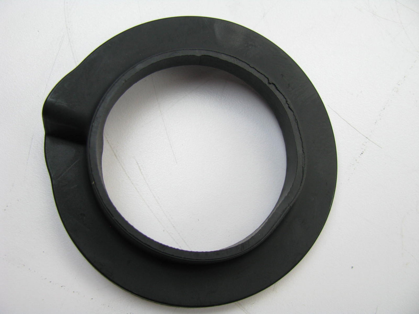 NEW - OEM 546443F000 Front Lower Coil Sping Insulator Pad For 2004-06 Kia Amanti