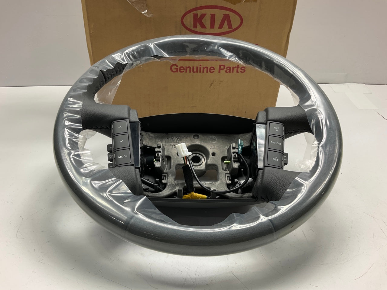 NEW Gray LEATHER Steering Wheel OEM For 2009 Kia Borrego 561002J23012