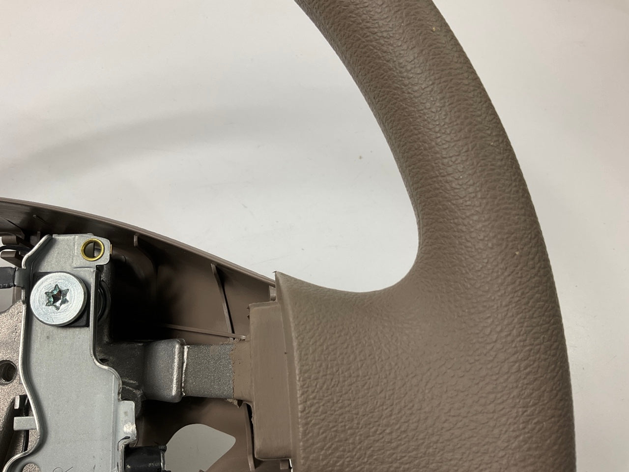 NEW GENUINE Steering Wheel Beige OEM For 2006-2010 Kia Sportage 561101F140UB
