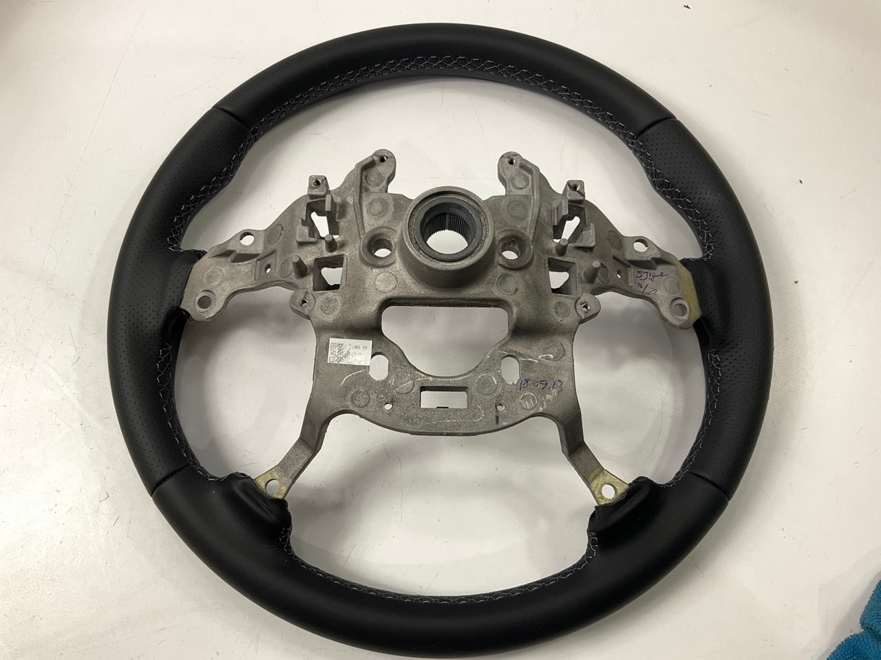NEW GENUINE Leather Steering Wheel OEM For 2019-2020 Kia Sorento 56111C6CA0