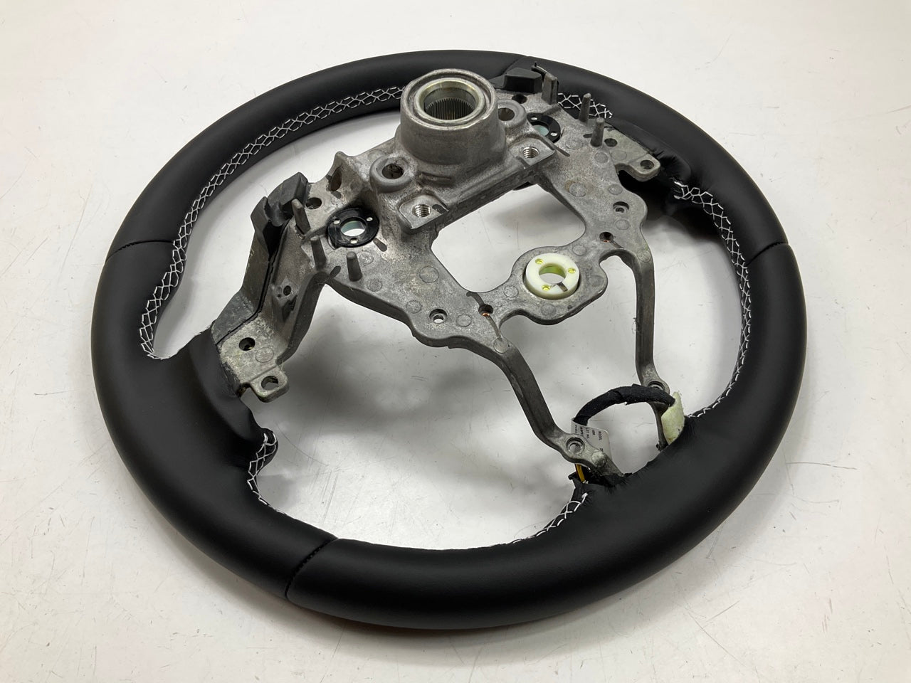 NEW - Leather Steering Wheel Body OEM For 2018-2022 Kia Niro 56111Q4200SXS