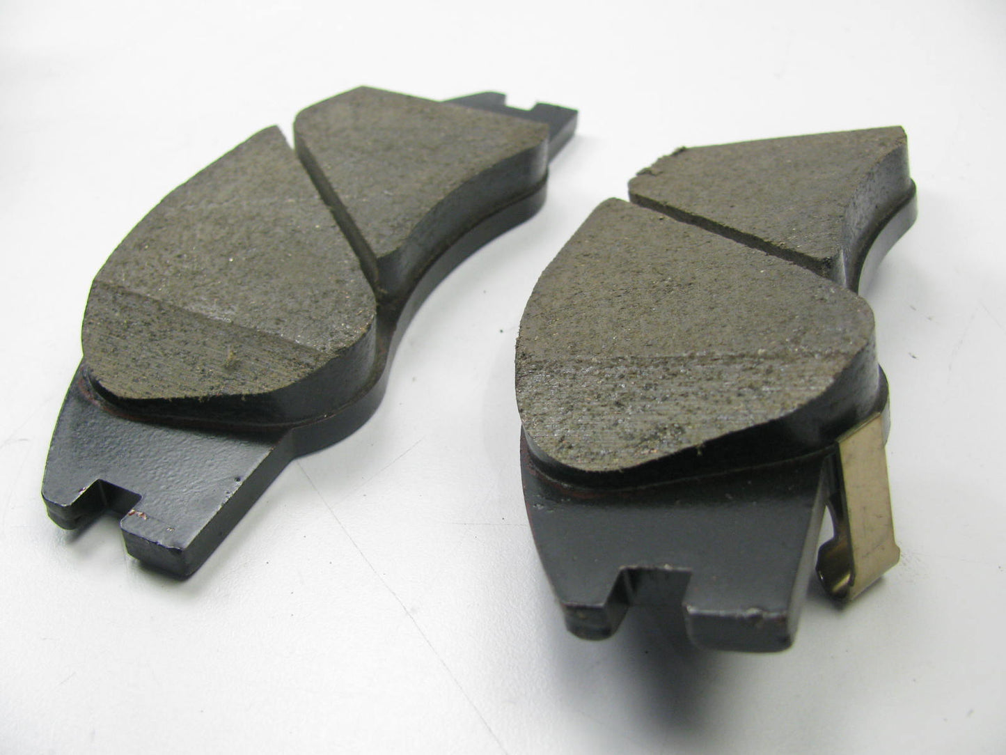 NEW Front Right Brake Caliper W/ Brake Pads OEM For 04-09 Kia Spectra 581302F400