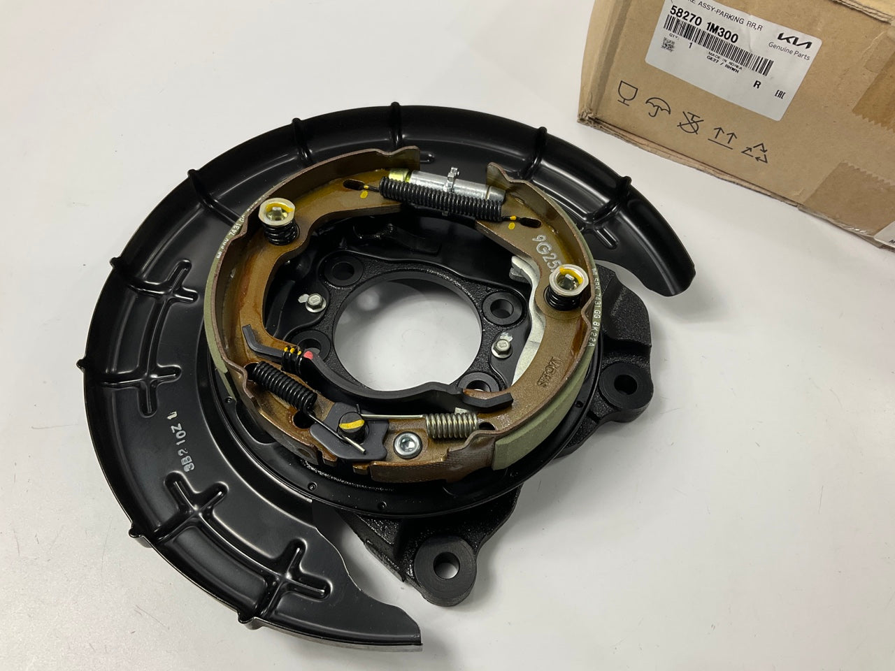 NEW  Rear Right Parking Brake Backing Plate OEM For 2010-13 Kia Forte 582701M300