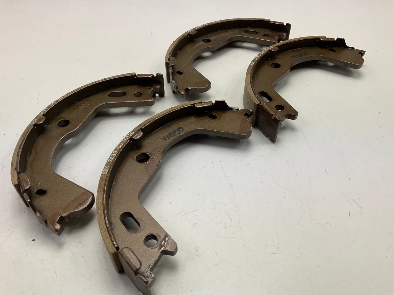 NEW GENUINE Rear Parking Brake Shoes OEM For 2016-2017 Kia K900 583053TA50