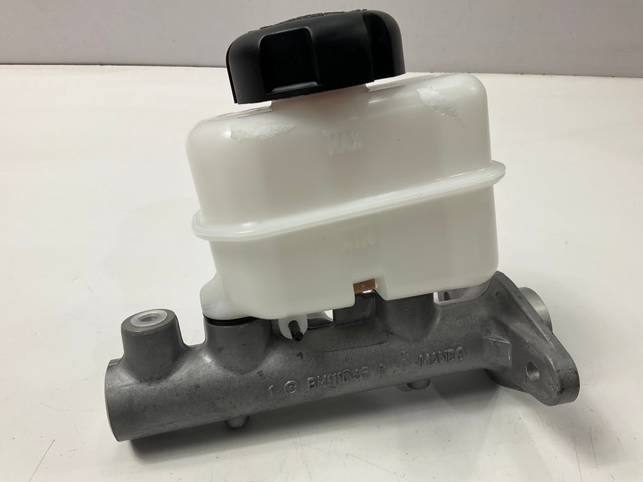NEW Brake Master Cylinder OEM For 2004-2006 Kia Amanti 585103F100